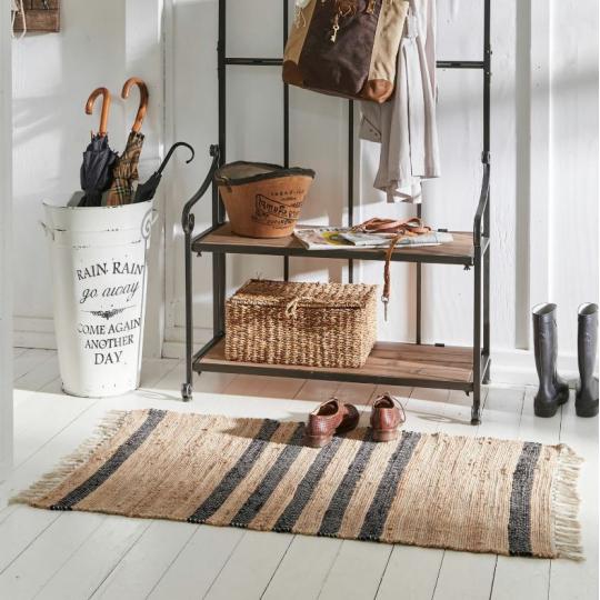 predsien prirodny rustikalny konopny trstinovy koberec kupelna spalna vystup skandinavsky country dedinska chalupa.jpg